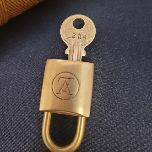 Authentic LV #204 Lock and Key - Picture 10 of 15